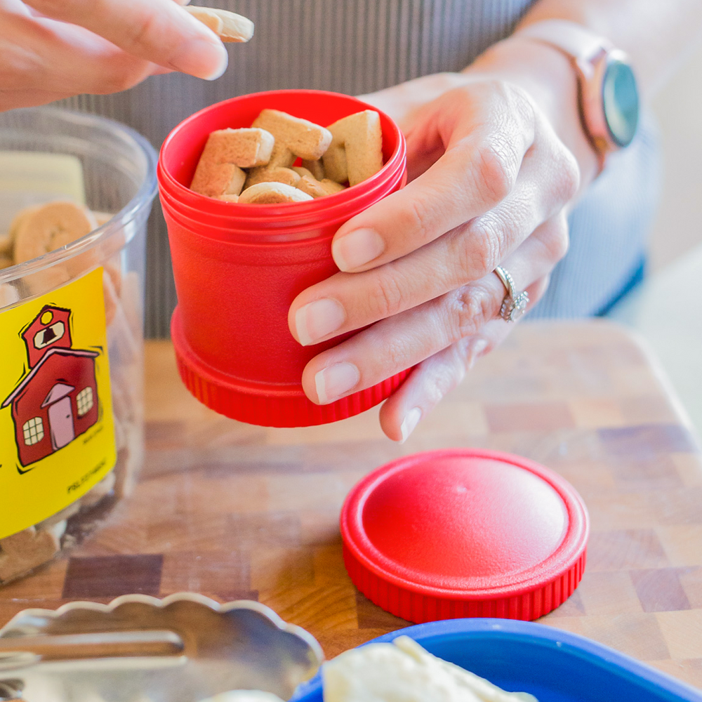 Envase Alimento Individual Re-Play rojo con galletas, base y tapa