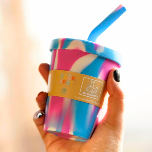 Vaso Ecológico Bombilla Tie Dye 280ml en uso