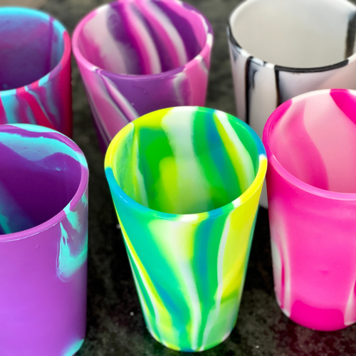 Vaso Ecológico Silicona Tie Dye en uso