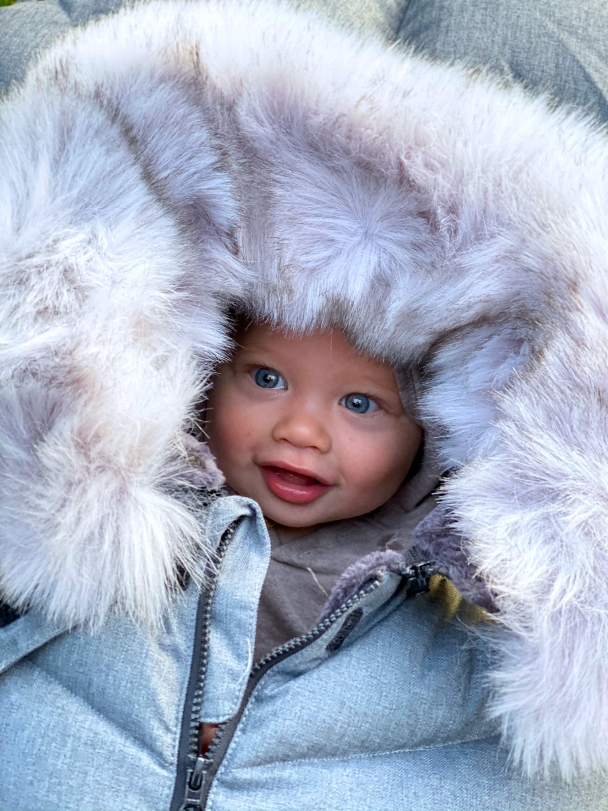 7am Accesorio Cobertor Silla Auto Cocoon- Gris Faux Fur